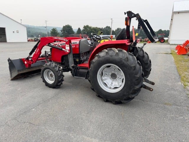 Massey Ferguson 2706E Tractor – Used